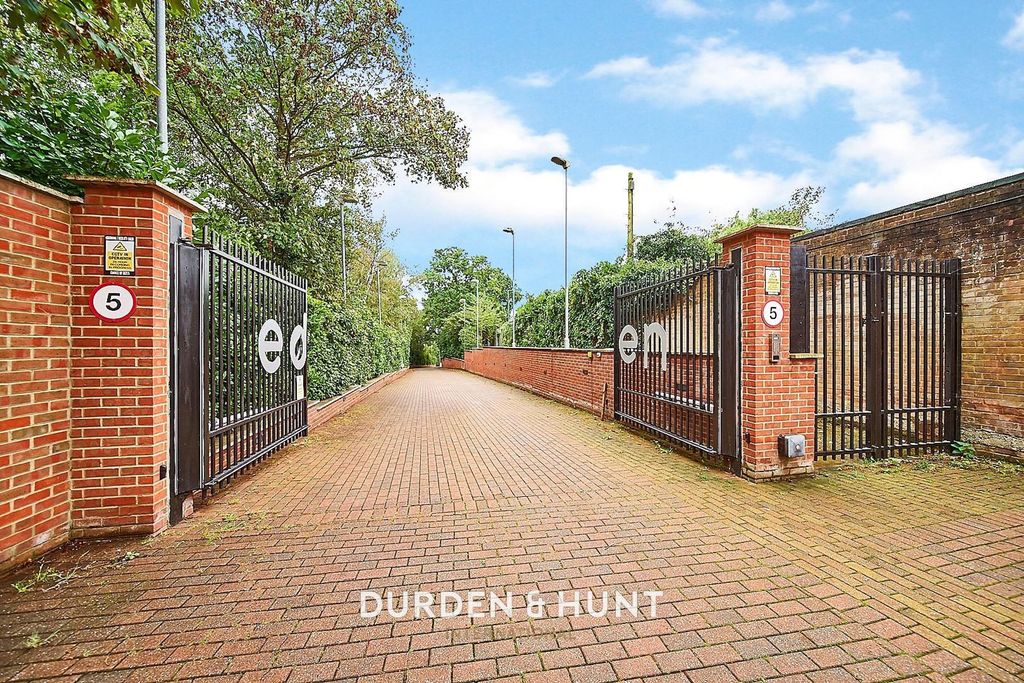 Additional image 2 of 2 bed flat for saleEden Avenue, Chigwell IG7