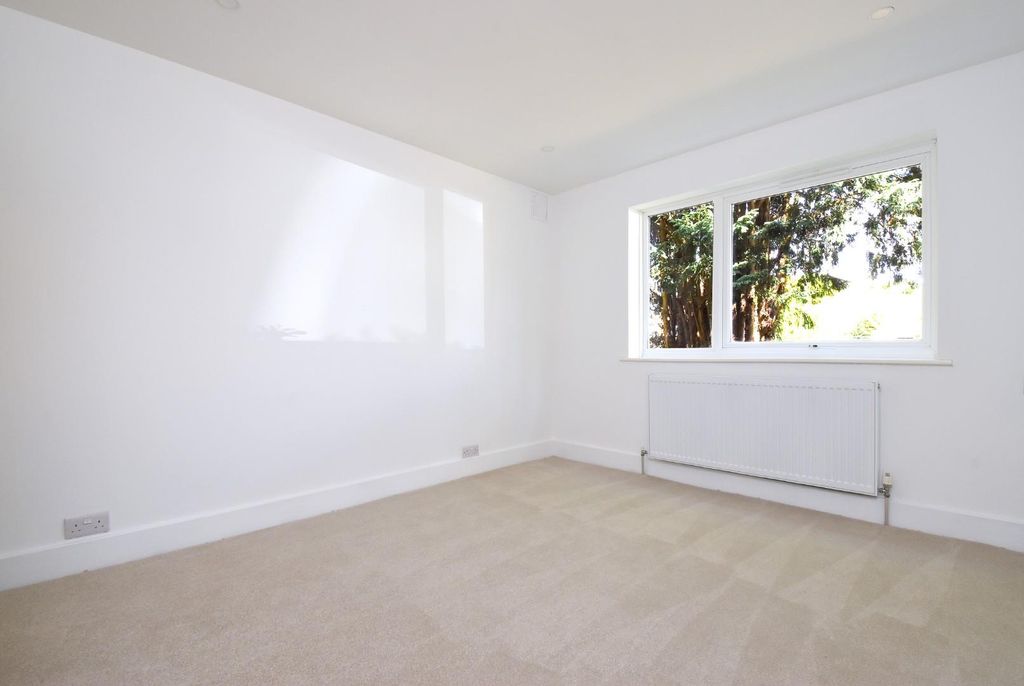 Additional image 4 of 2 bed flat for saleEaton Court, Kemnal Road, Chislehurst BR7