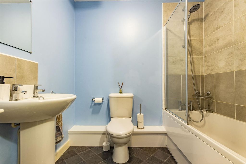 Additional image 8 of 2 bed flat for saleAston House, Horse Chestnut Close, Chesterfield S40