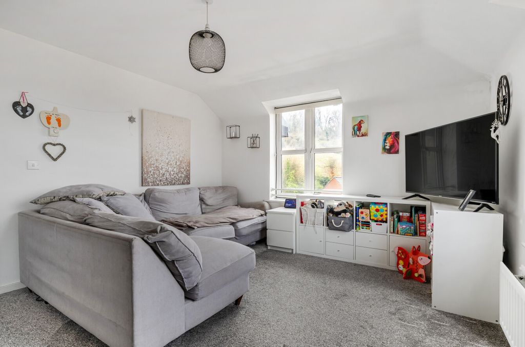 Additional image 4 of 2 bed flat for saleCunetio Gardens, White Horse Road, Marlborough SN8