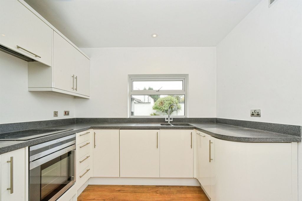 Additional image 4 of 2 bed flat for saleLondon Road, Marlborough SN8