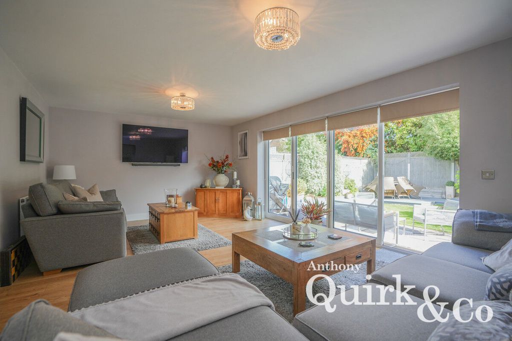 Additional image 6 of 4 bed detached house for saleChurch Parade, Canvey Island SS8