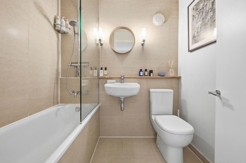 Additional image 17 of 1 bed flat for saleGreenhill, High Road, Buckhurst Hill IG9