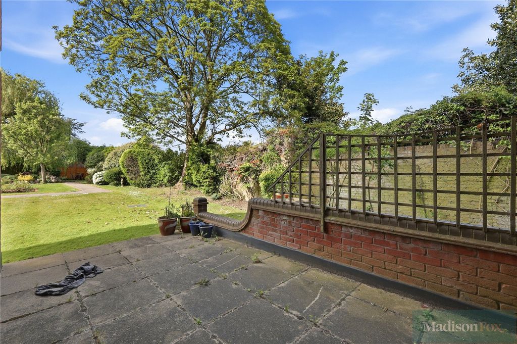 Additional image 27 of 2 bed flat for saleManor Road, Chigwell, Essex IG7