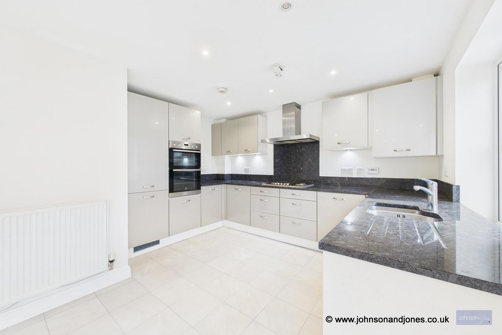 Additional image 6 of 4 bed detached house for saleKingfisher Close, Chertsey KT16