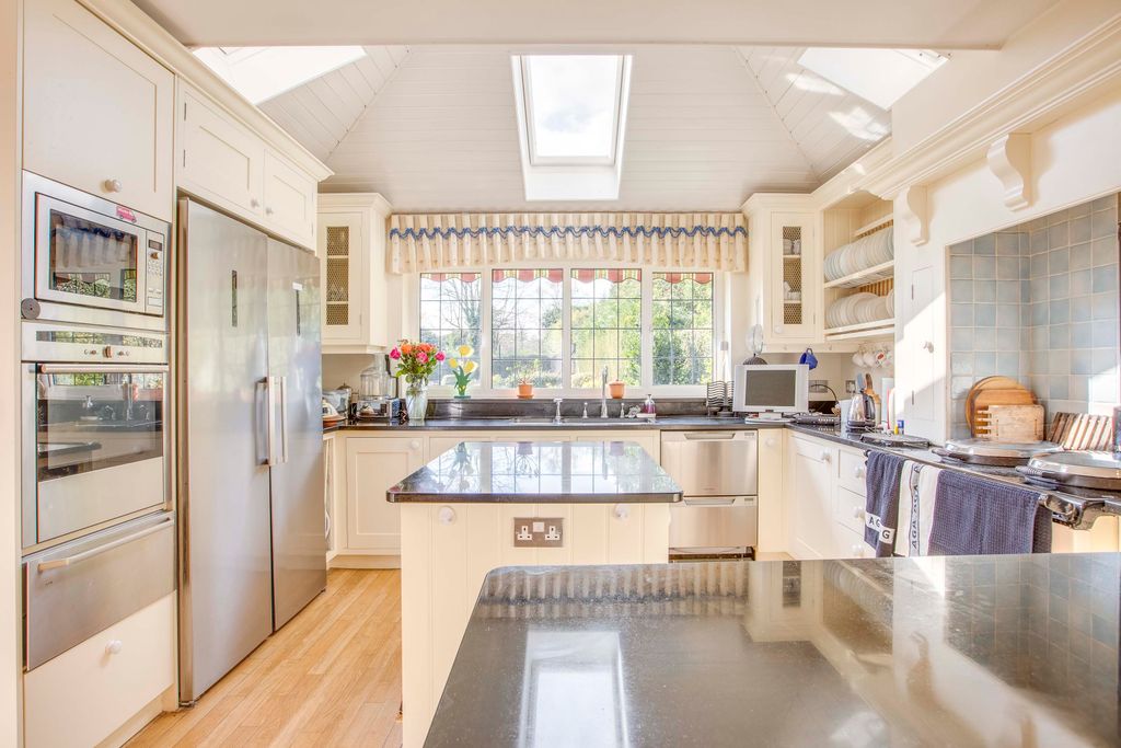 Additional image 10 of 7 bed detached house for saleBurtons Way, Chalfont St Giles HP8