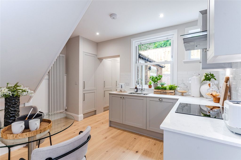 Additional image 2 of 8 bed terraced house for saleWhite Hill, Chesham, Buckinghamshire HP5