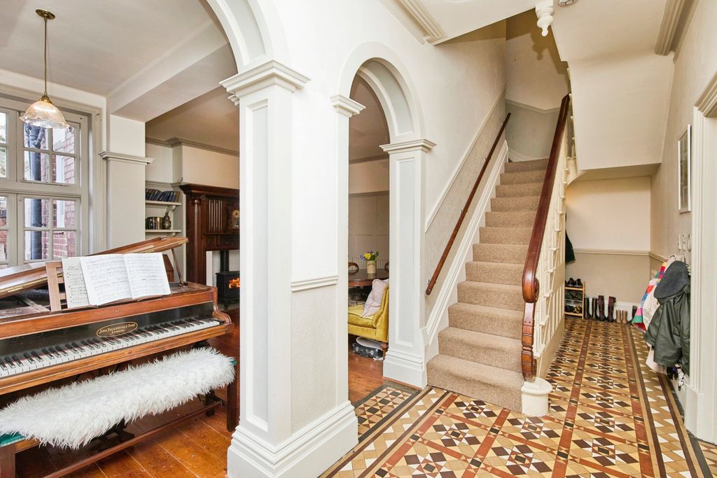 Additional image 2 of 7 bed semi-detached house for saleAlexandra Road, Burton-On-Trent, Staffordshire DE15