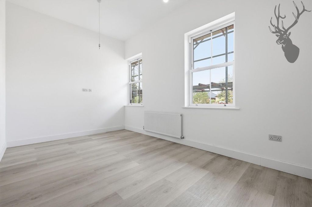 Additional image 6 of 2 bed flat for saleThe Oaks, Chigwell IG7