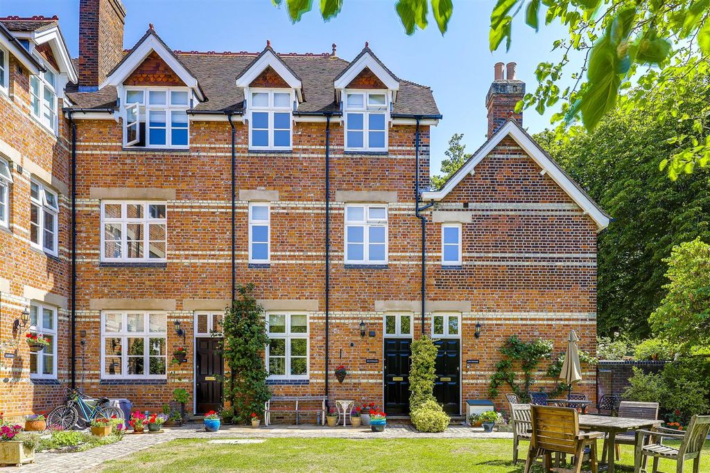 4 bed town house for saleSt. Francis Close, Buntingford SG9