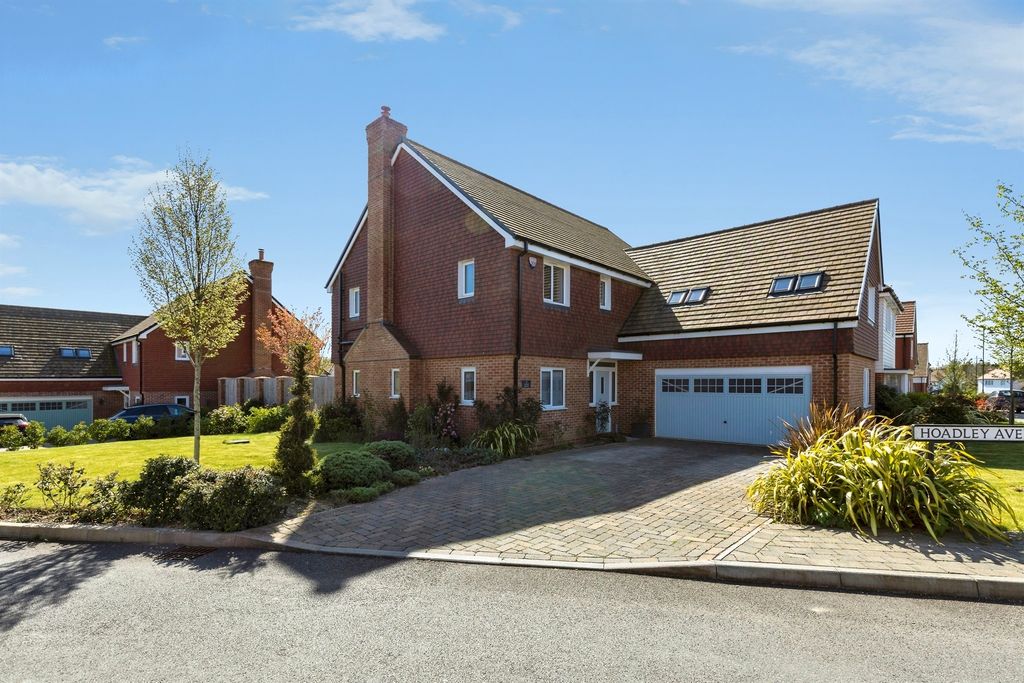5 bed detached house for saleHoadley Avenue, Burgess Hill RH15