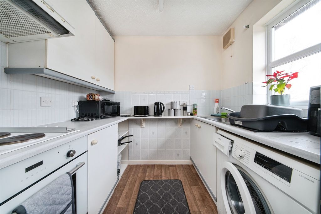 Additional image 4 of 1 bed flat for saleCamargue Drive, March PE15