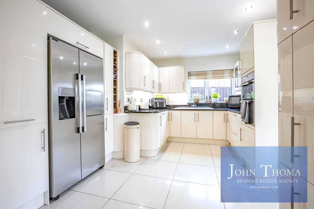 Additional image 8 of 4 bed detached house for saleNew Barns Way, Chigwell IG7