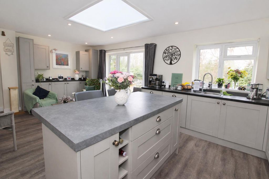 Additional image 11 of 5 bed semi-detached house for saleNorthwood Road, Carshalton SM5