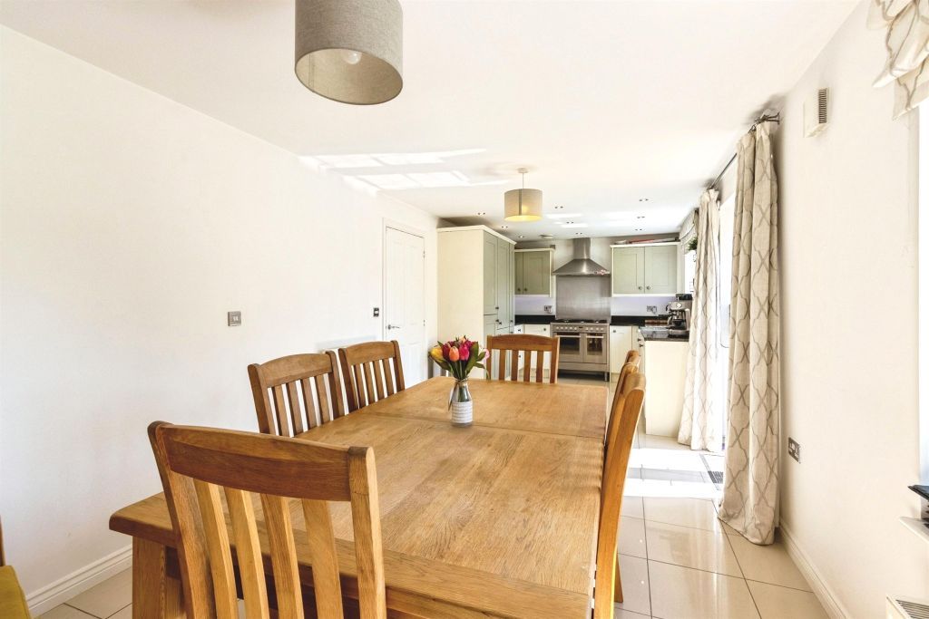 Additional image 8 of 4 bed detached house for saleBlenheim Way, Castleford WF10