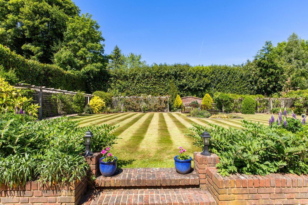 5 bed detached house for saleMill Lane, Chalfont St. Giles HP8