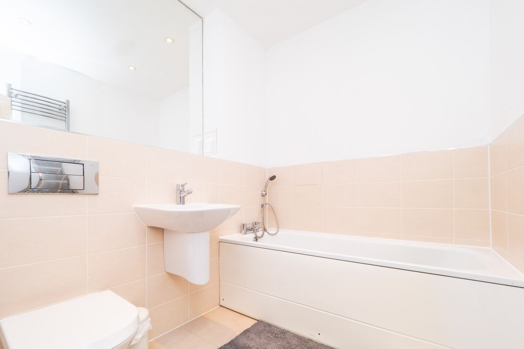 Additional image 9 of 2 bed flat for saleDiamond Jubilee Way, Carshalton, Surrey SM5