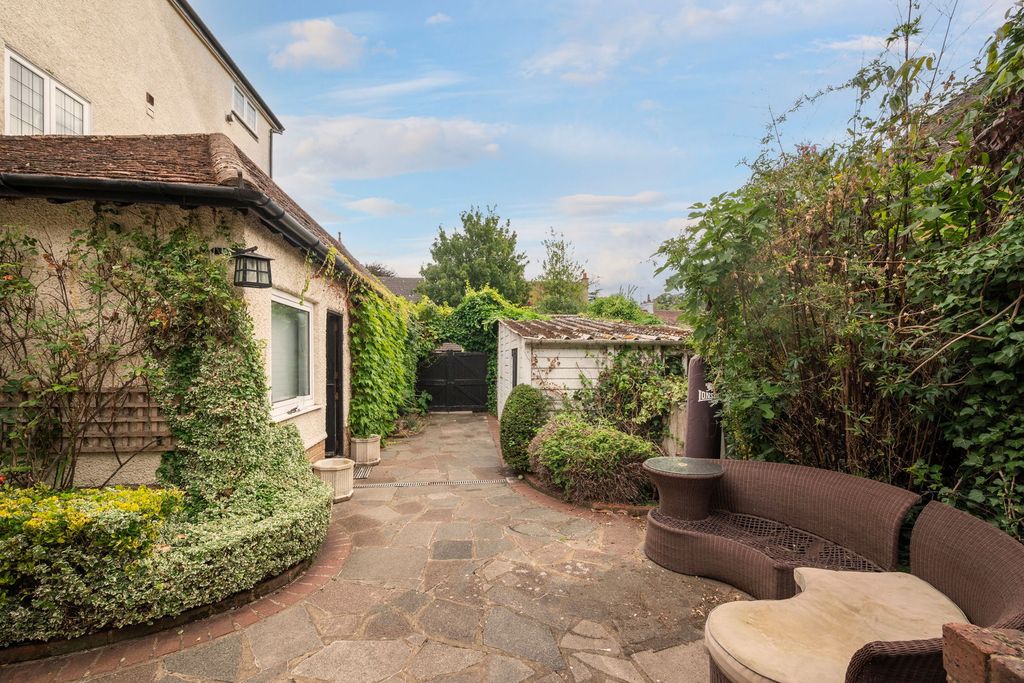 Additional image 20 of 5 bed detached house for saleHeathfield Road, Bushey WD23