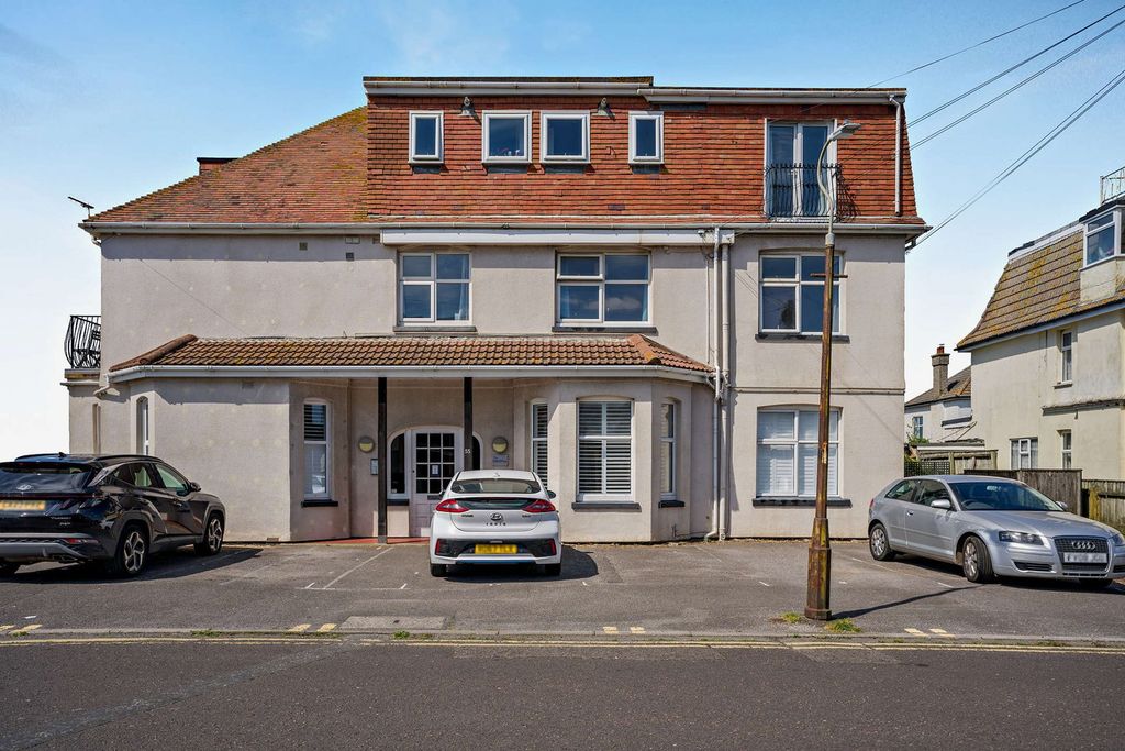 2 bed flat for saleSouthern Road, Bournemouth BH6