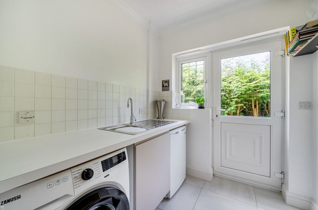 Additional image 10 of 5 bed detached house for saleGolf Drive, Camberley, Surrey GU15