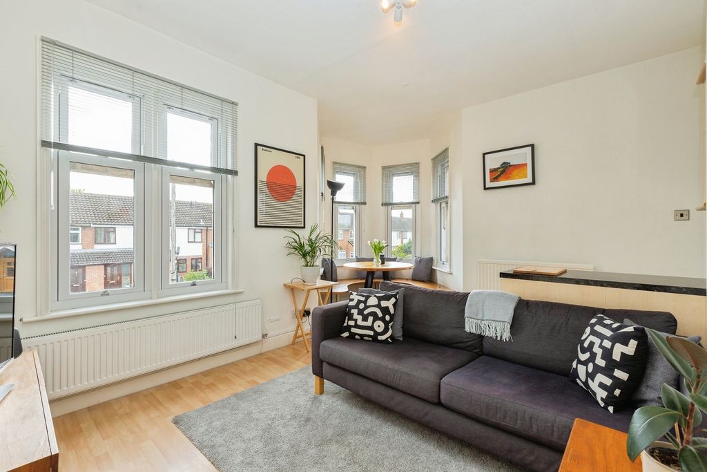 Additional image 16 of 1 bed flat for saleEssex Road, Thame, Oxfordshire OX9