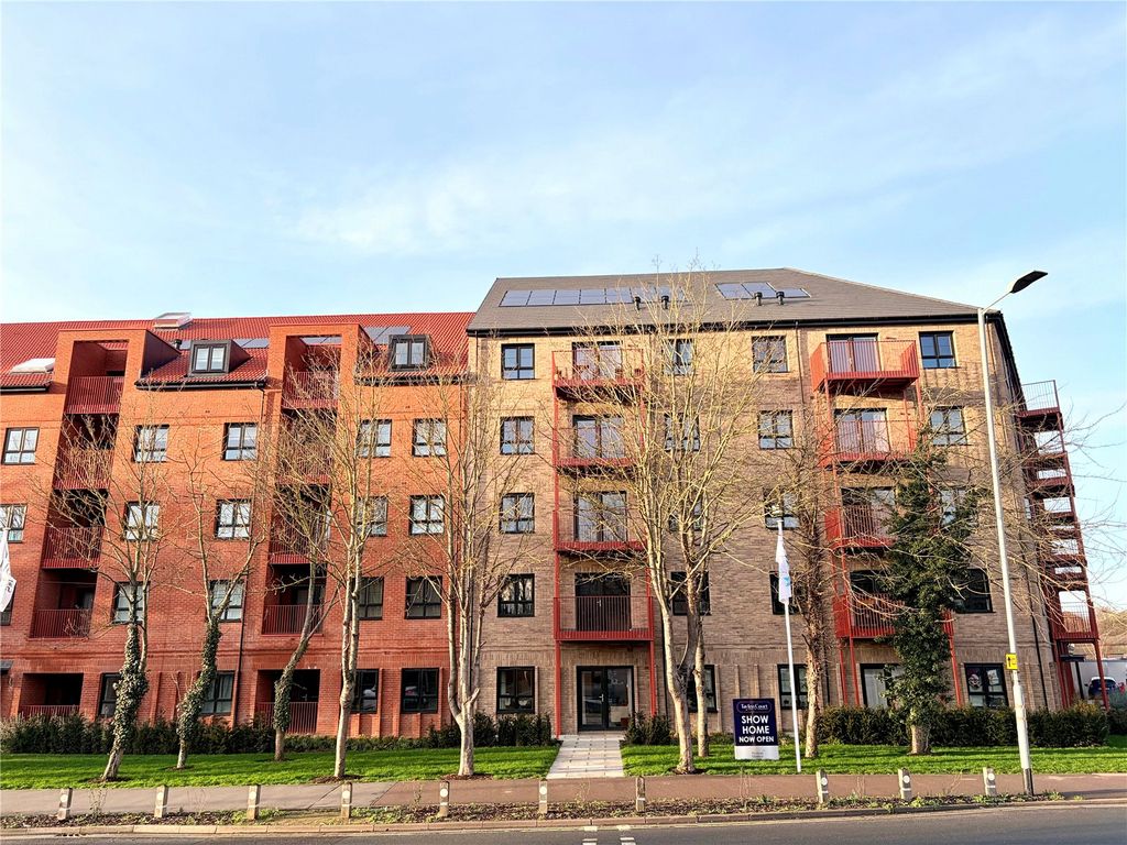 2 bed flat for saleTayfen Court, Tayfen Road, Bury St. Edmunds, Suffolk IP33