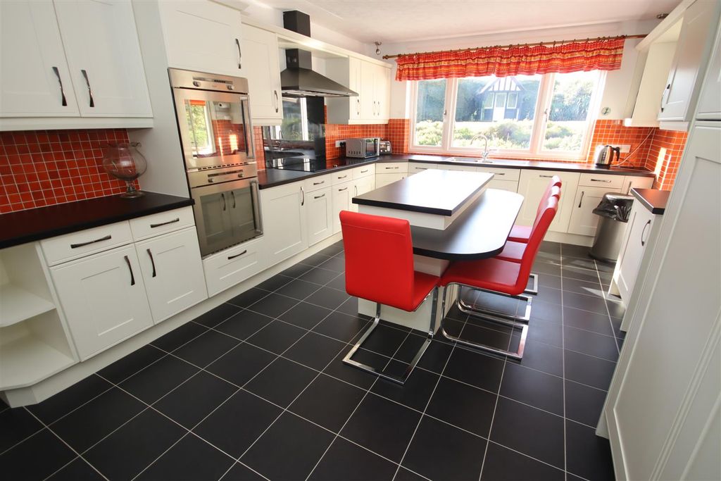 Additional image 6 of 4 bed detached house for saleOld Hardenhuish Lane, Chippenham SN14