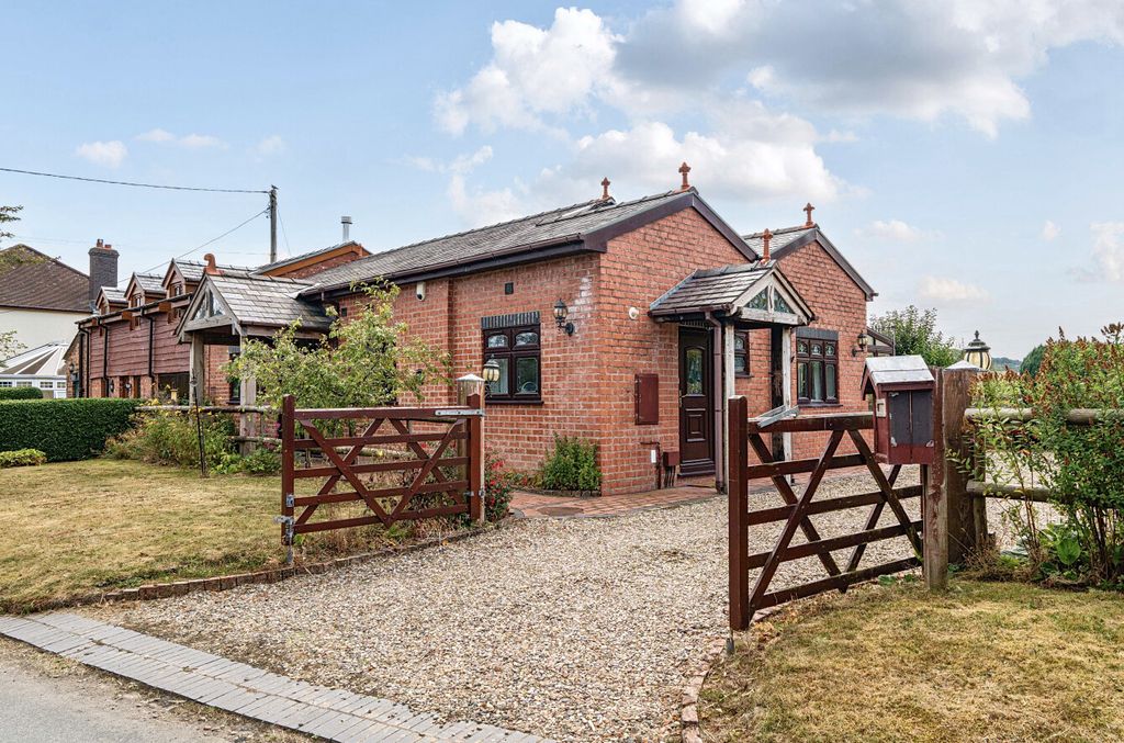 2 bed bungalow for saleTrefeglwys, Caersws, Powys SY17