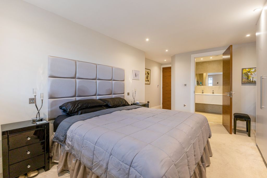 Additional image 20 of 2 bed flat for saleSparrows Herne, Bushey WD23