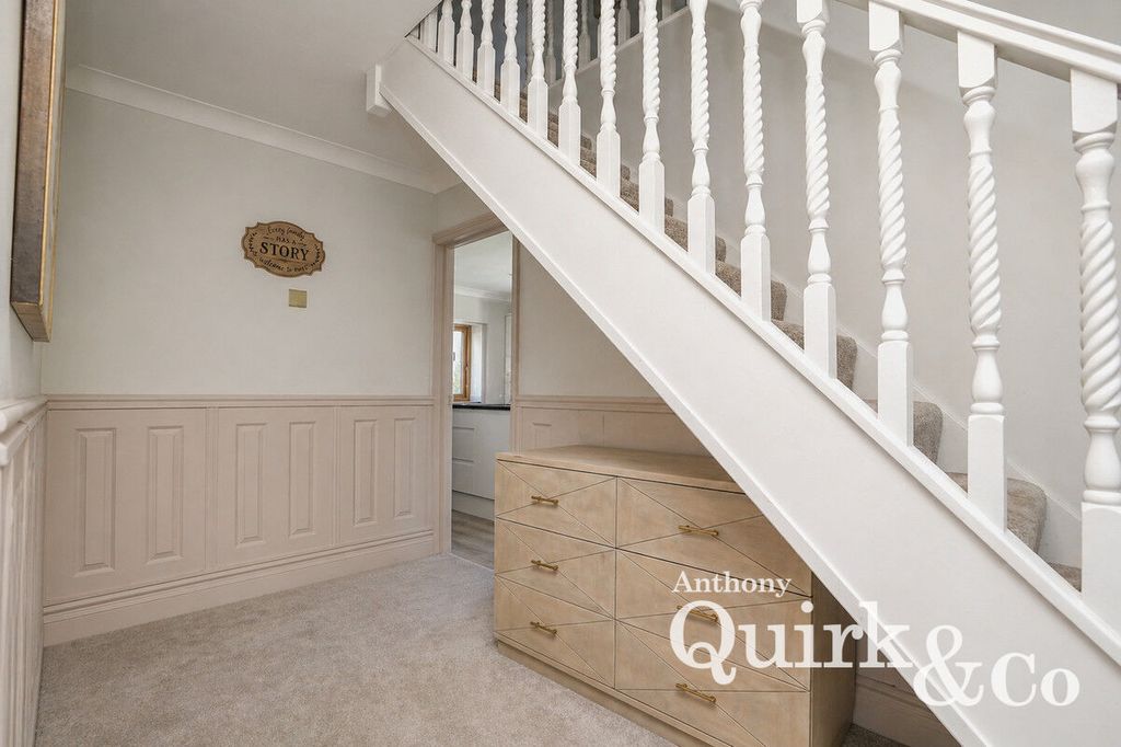 Additional image 7 of 4 bed detached house for salePrince William Avenue, Canvey Island SS8