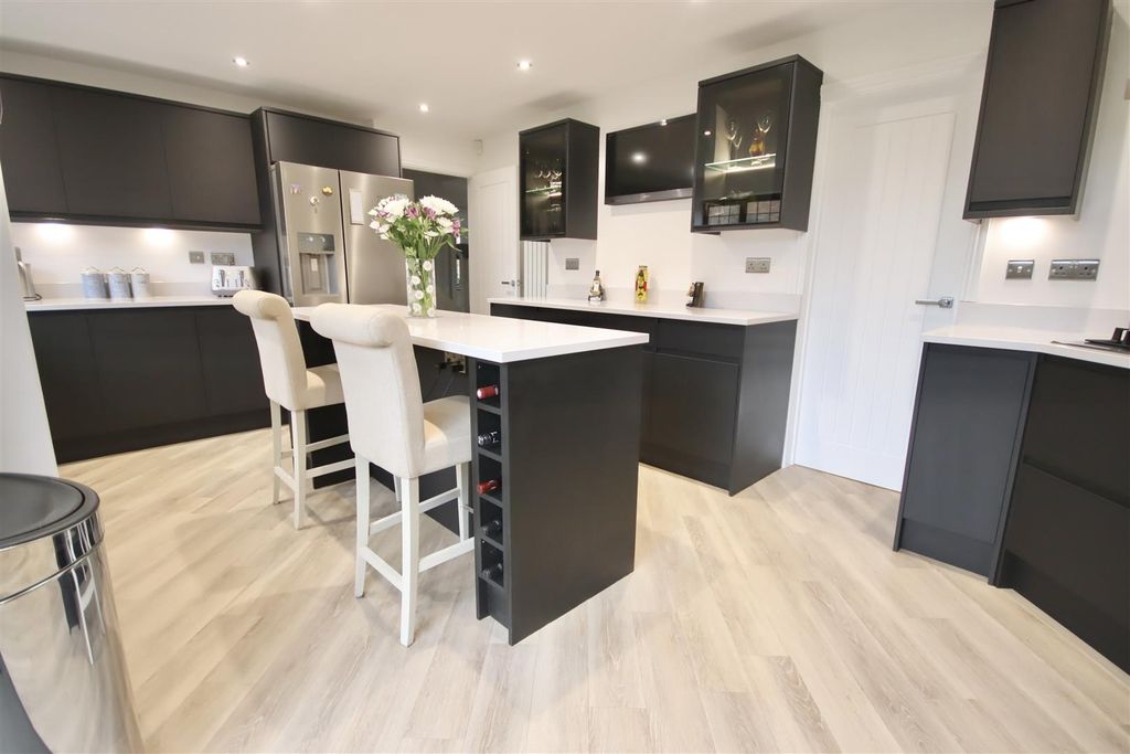 Additional image 9 of 4 bed detached house for saleExeter Close, Chippenham SN14