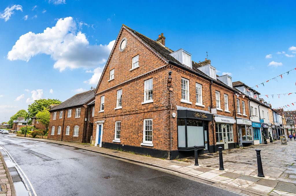 3 bed flat for saleChapel Street, Chichester PO19