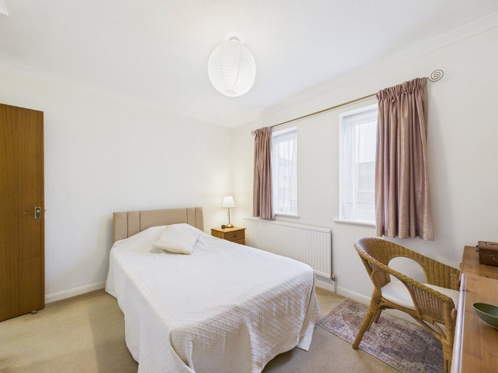 Additional image 5 of 3 bed flat for saleAvenue House, Park Road, Chesham, Buckinghamshire HP5