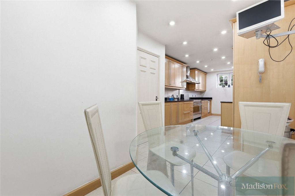 Additional image 15 of 2 bed flat for saleManor Road, Chigwell, Essex IG7