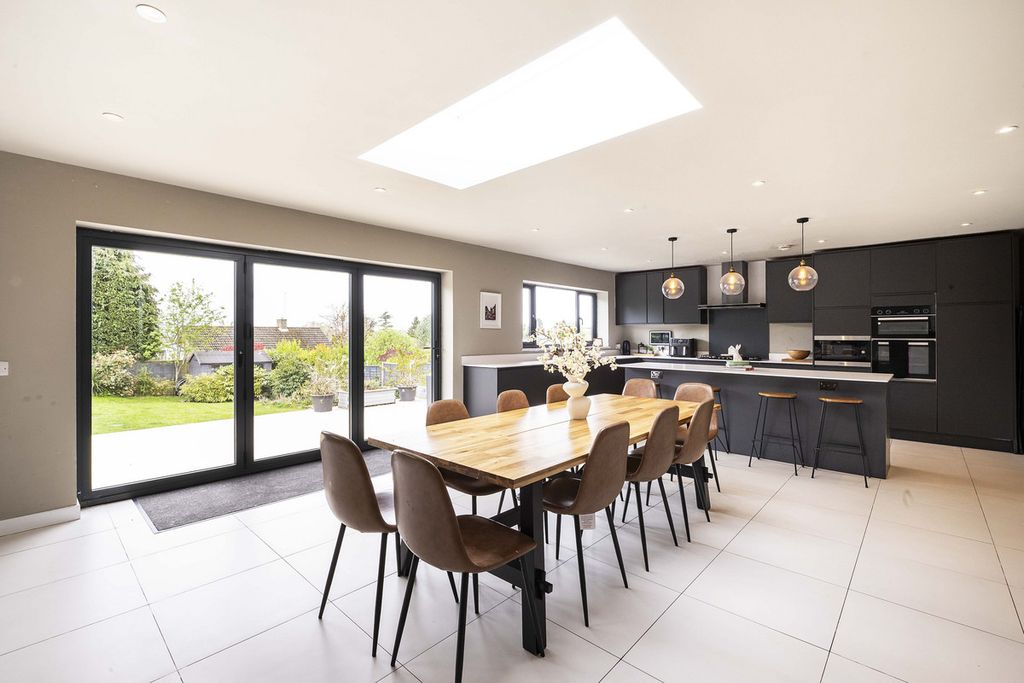 Additional image 8 of 4 bed detached house for saleChestnut Avenue, Chesham HP5