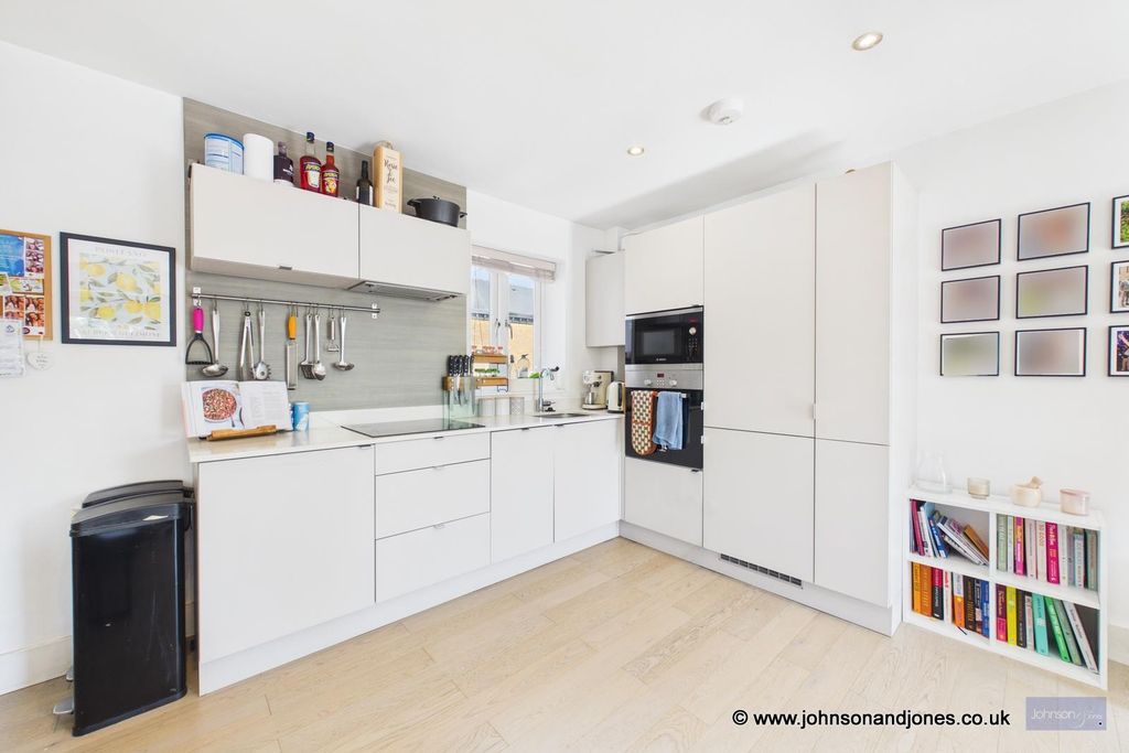 Additional image 7 of 2 bed flat for saleCoronation House, Chertsey KT16