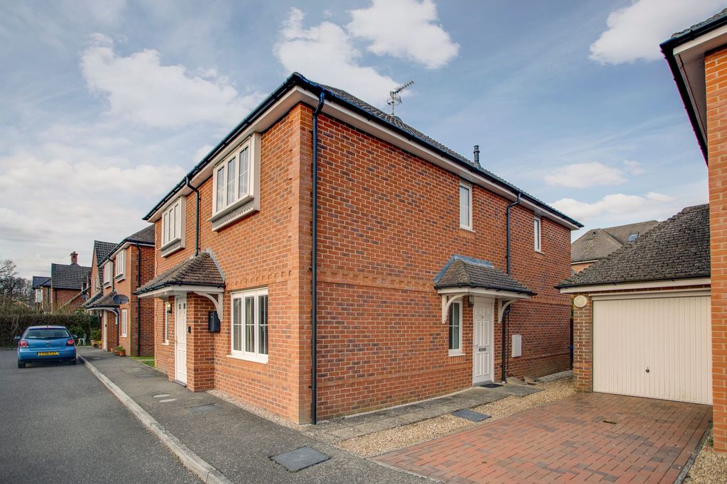 1 bed flat for saleGroves Way, Chesham HP5