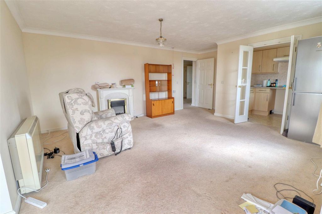 Additional image 5 of 2 bed flat for saleImperial Court, Clacton On Sea CO15