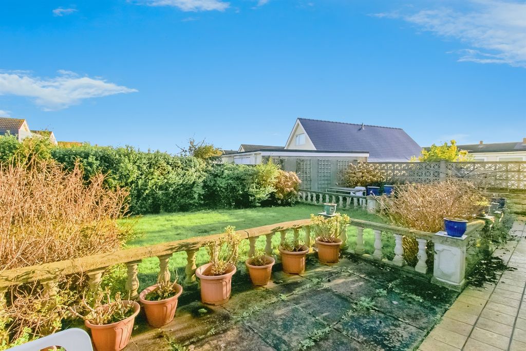 4 bed detached house for saleRest Bay Close, Porthcawl CF36