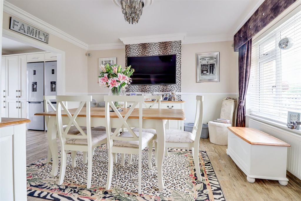 Additional image 6 of 4 bed detached house for saleBarbara Avenue, Canvey Island SS8
