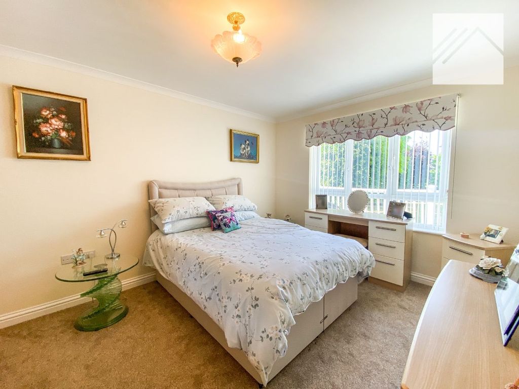 Additional image 5 of 2 bed flat for saleFlat, Hamilton Court, Long Road, Canvey Island SS8