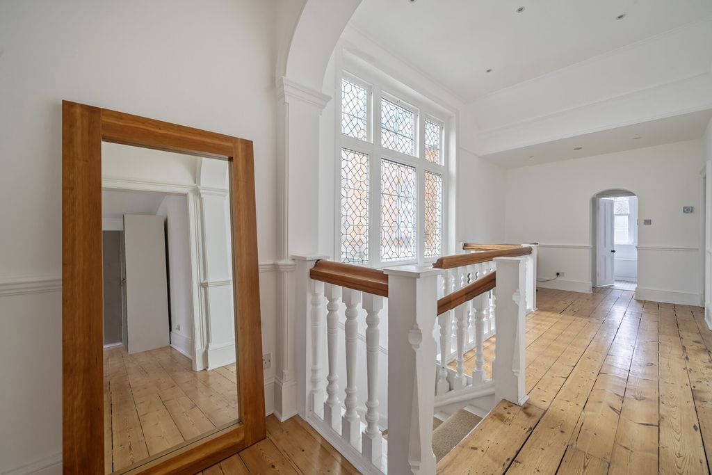 Additional image 11 of 2 bed flat for saleManor Park, Chislehurst BR7