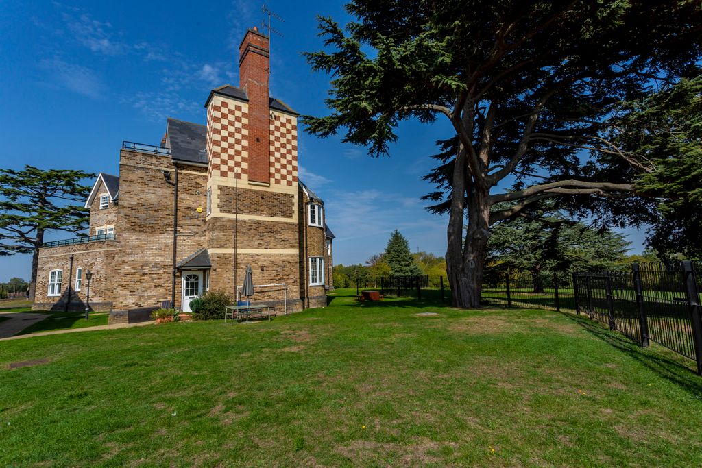 Additional image 41 of 2 bed flat for salePoulter Park, Bishopsford Road, Morden SM4