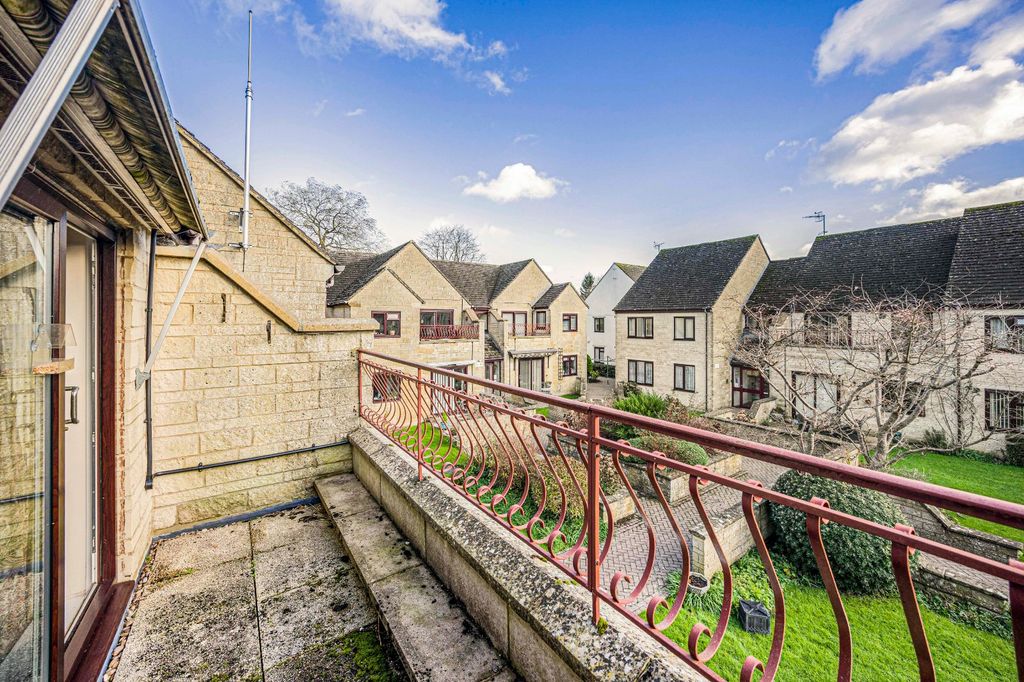 Additional image 2 of 2 bed flat for saleTrafalgar Road, Cirencester, Gloucestershire GL7