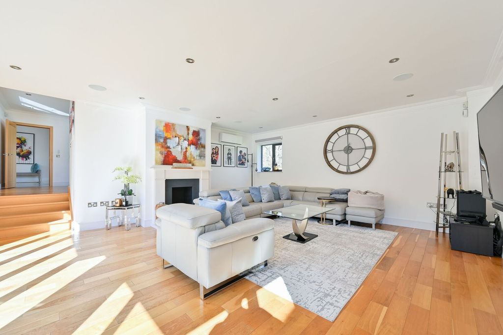 Additional image 3 of 5 bed detached house for saleThe Harlequins, Sandy Lane, Bushey WD23