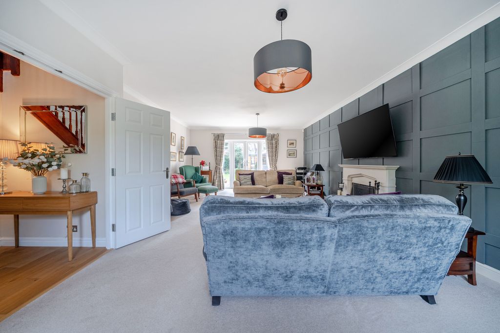 Additional image 4 of 6 bed detached house for saleWalkers Ridge, Camberley GU15