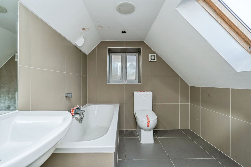 Additional image 4 of 3 bed flat for saleLondon Street, Chertsey, Surrey KT16