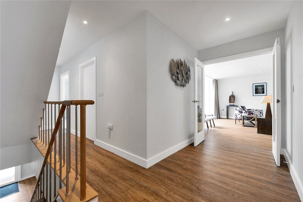 Additional image 8 of 5 bed town house for saleAberdeen Square, Cambridge, Cambridgeshire CB2