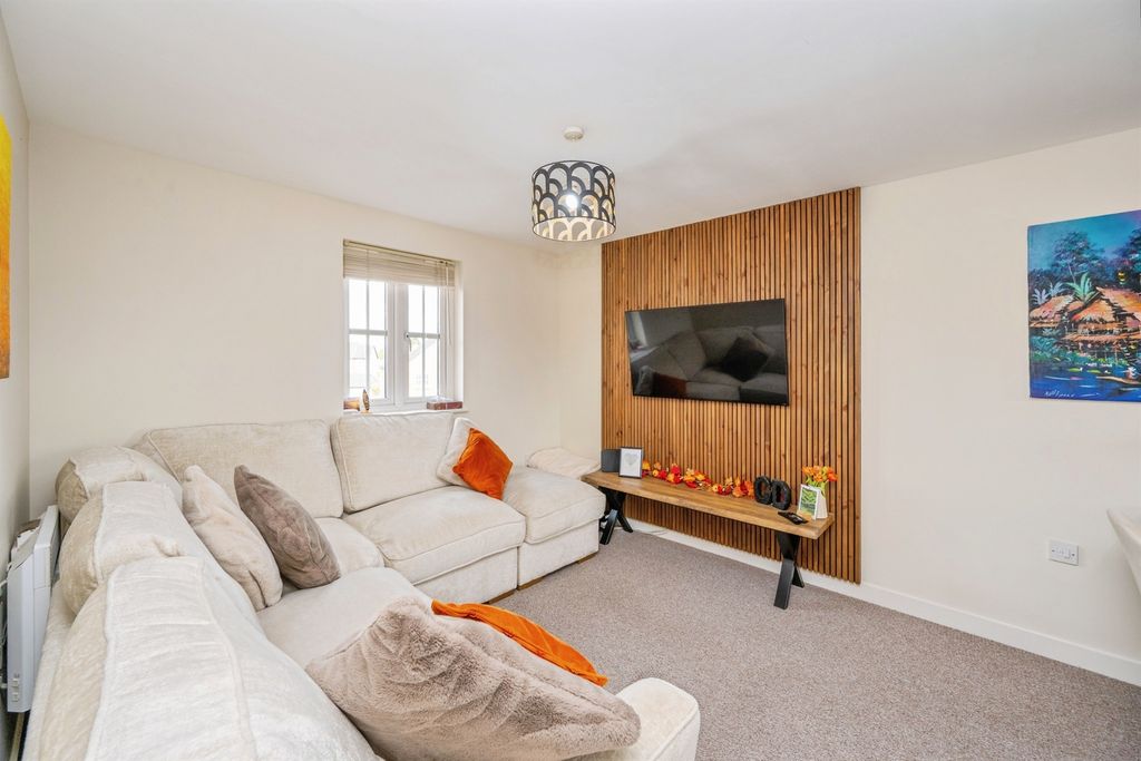 Additional image 6 of 2 bed flat for saleBurwaye Close, Lichfield WS13