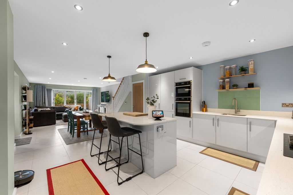 Additional image 13 of 3 bed semi-detached house for saleThe Crescent, Caterham CR3